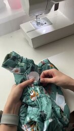 Процесс обработки отверстия для мальчика. Демисезонный комбинезон для шпица #комбинезондлясобак
