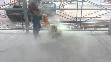 Работа мозаично-шлифовальной машины