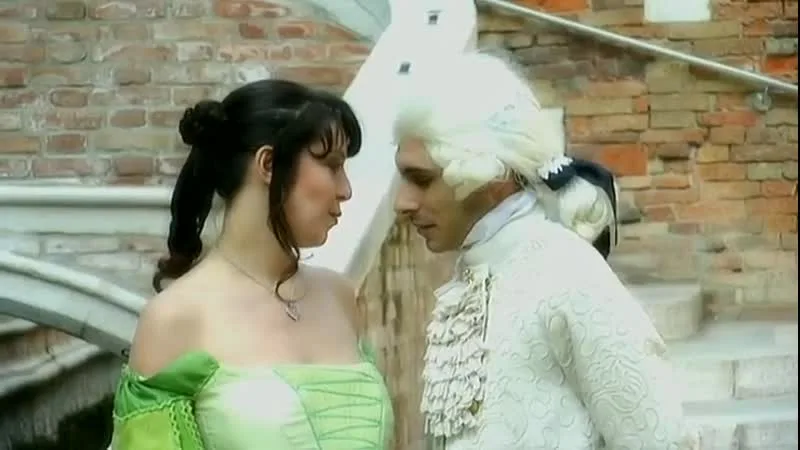 Терезенің алдында серпілу