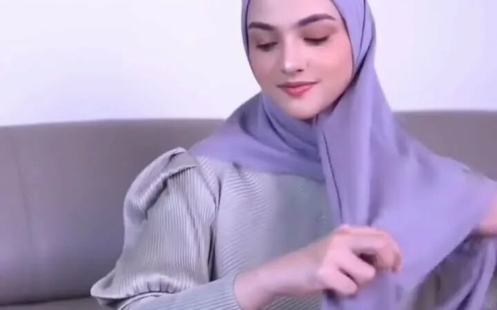 Tutorial lagi sekarang pakai hijab segiempat voal, yuk cobain ala nisma ...