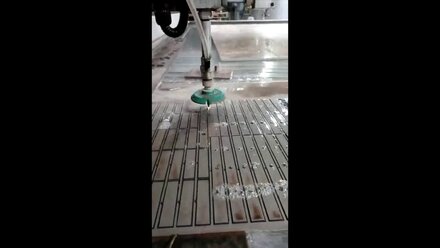 Массовое производство деталей из титана для авиационной компании.