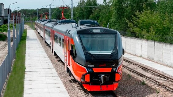 Новая электричка российской разработки вышла на маршрут от Санкт-Петербурга до Сестрорецка —...