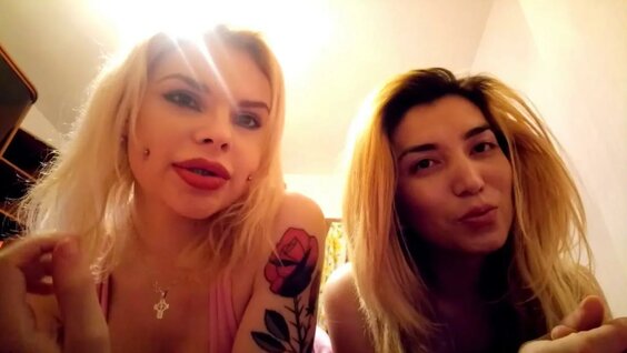 Жігіт ұялы телефон үшін киска жалайды