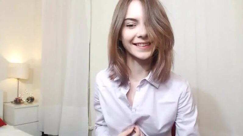 Молодые школьница ласкает киску на камеру teen masturbate on cam ( solo