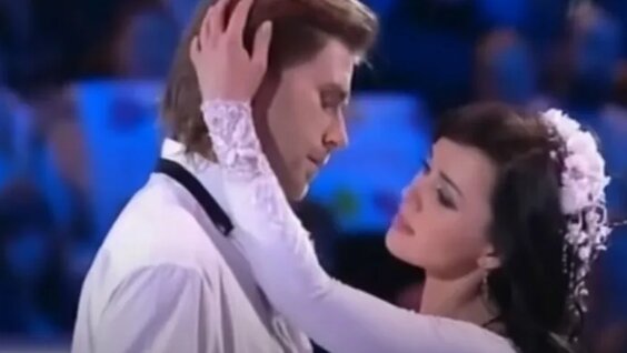 Бодибилдингпен айналысатын әйелдер бейнеленген порно видео