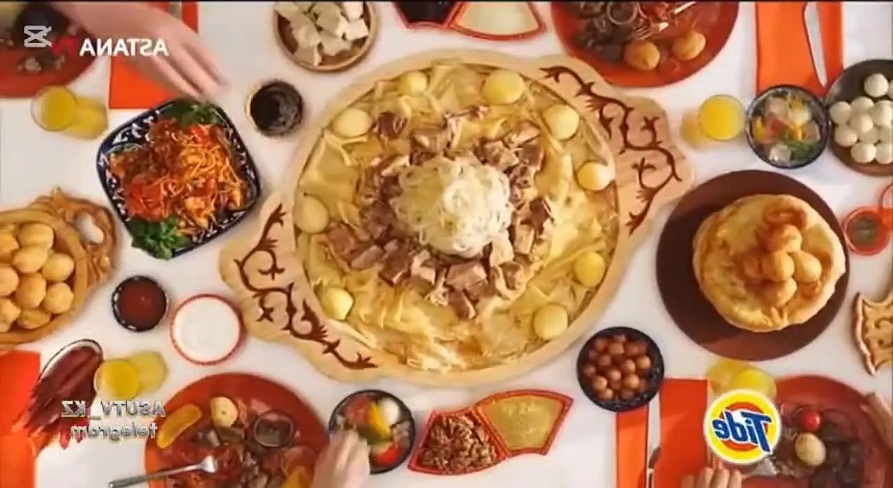 Жігіт тура жігітті ішіп алып, жыныстық қатынасқа түскен.