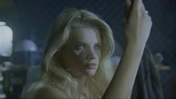 Шұлықтағы әдемі қызды былғады