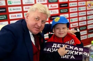 Автограф-сессия Владимира Мышкина и Александра Прокопьева — Видео от Хоккей России