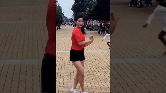 Порно көріп отырған тобырдағы бір жезөкше