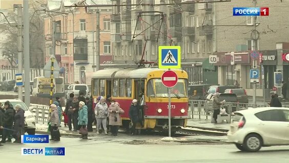 С сегодняшнего дня по путепроводу у Нового рынка в Барнауле начал ходить общественный тран…