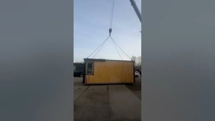 Перенос бытовки автокраном #арендаспецтехники #автокран
