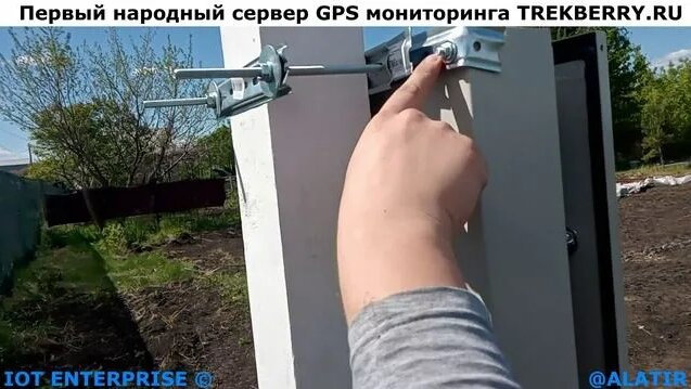 Как прикрепить электрический ящик на квадратный столб своими руками ...