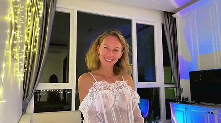 Видео [4K] Cleaning Transparent my negligee Clean room with Kriss OK