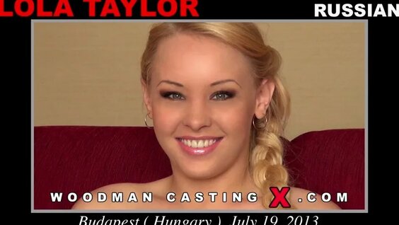 Үлкен кеуделі сәбилер Эми Андерсон мен Никки Бенц шырынды әтешпен бөліседі