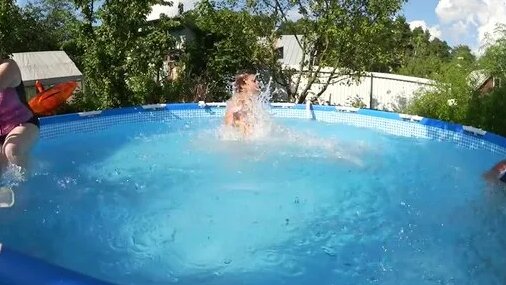 Купание в бассейне июль 2009