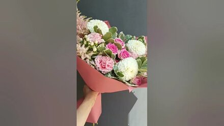 Букет с георгинами