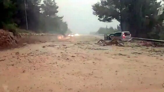 На Крым обрушились тропические ливни — Видео от Новости Первого канала