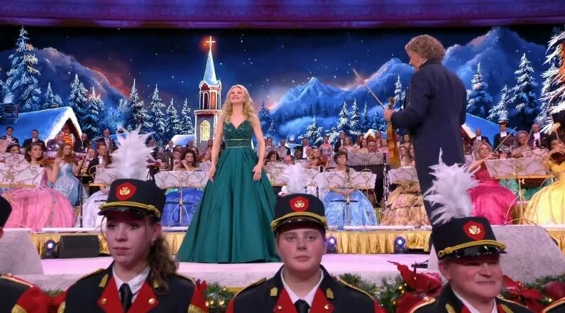 Carol of the Bells – André Rieu, Anna Reker & 400 Brass Players — Видео ...