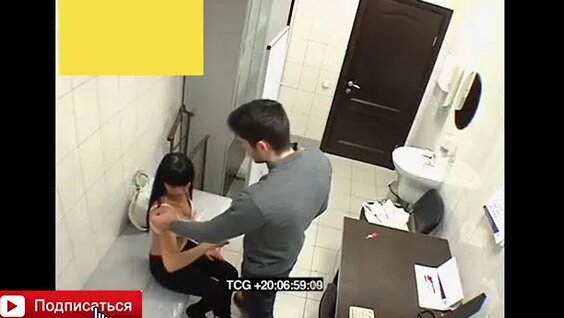 Rus qizlari siyayotgan yashirin kamera