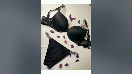 It uslubidagi fotosuratda egilgan ayollar