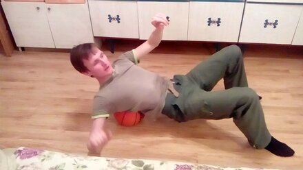 Гимнастика на баскетбольном мяче 3