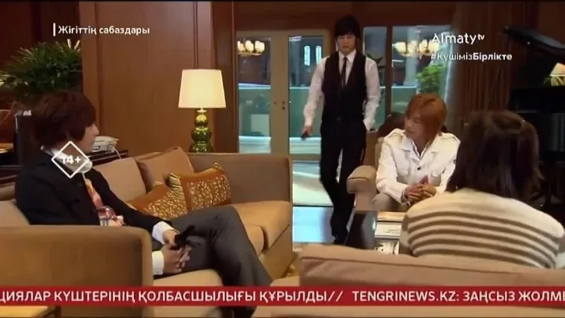 Жарайды, Google, жігіттердің рөлін ойнайтын актриса Жастар порно сериалын көрсет