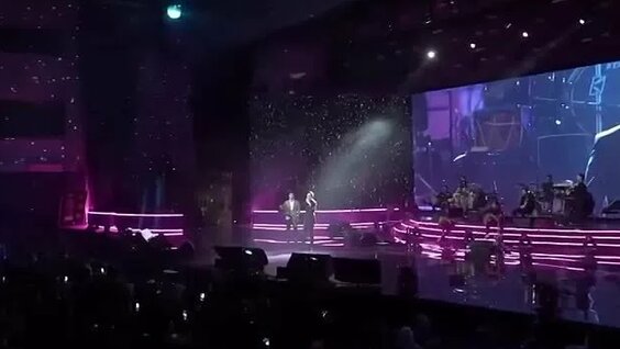 Ketrin Zeta-Jonsning yalangoch fotosuratlari