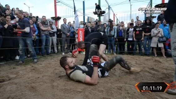 Боксер против Бойца ММА !!!! — Видео от Strelka Чемпионат по уличным боям