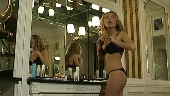 Былғары леггинстердегі сексуалды қыздар порно