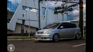 Toyota Ipsum правильный мини-вэн
