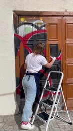 Как перекрасить старую дверь