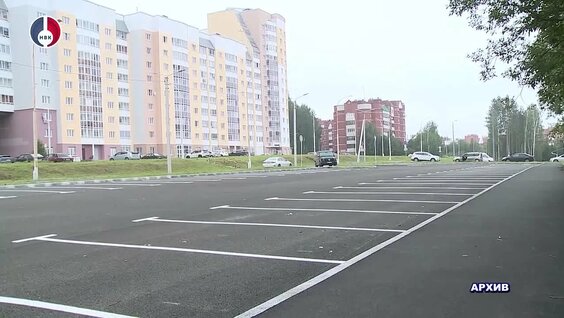 В Новоуральске продолжается реализация парковочной политики — Видео от НВК Новоуральская вещ...