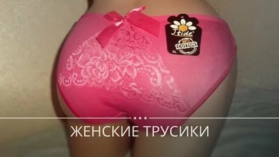 Қыз аяғын алшақ қойып тұрады