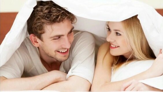 Erkak spermani yalaydi