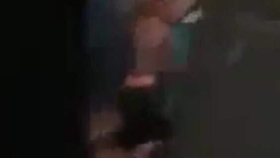 Er xotiniga lesbiyanlik pornosini olib keldi.