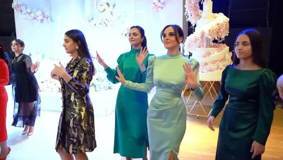 Yosh yigit bilan etuk ayollarning porno fotosuratlari