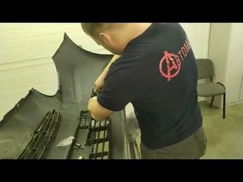 Шумоизоляция пола, установка ПТФ и защитной сетки в решетку радиатора.