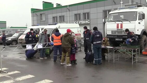 Пункт временного размещения в приграничном Матвеевом Кургане в Ростовской области — Виде...