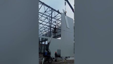 Вакуумный захват при монтаже сэндвич панелей