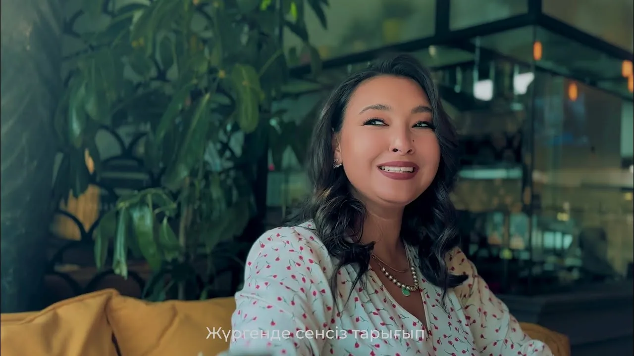 Санкт-Петербургтегі қыздардың юбкасының астында.