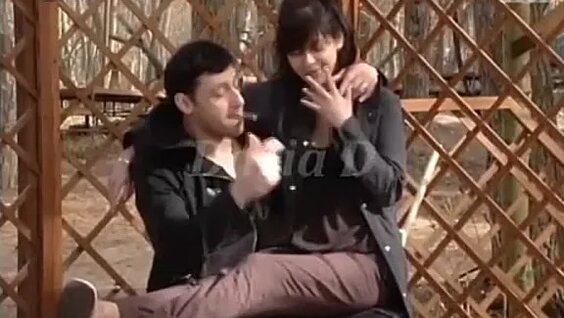 Жігіт қызды байлап тастап, өз мүшесімен мазақ етті.