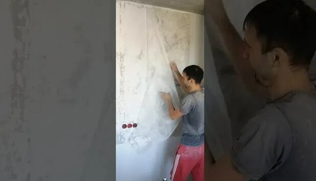 Быстро. Как удалить декоративную штукатурку под мрамор со стены ...