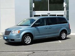 2010 Chrysler Town & Country LX (T9110a)