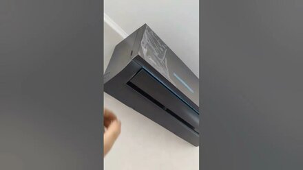 Сплит система Midea Persona в чёрном цвете.