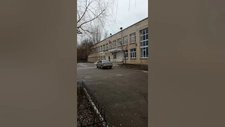 И как детей в школу теперь водит или возить до крыльца?