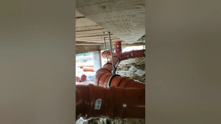 Паутина из канализационных труб под домом #сантехникспб