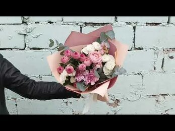 Нежный букет из кустовых роз