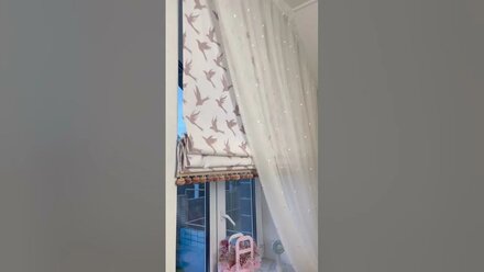 Римские шторы и воздушный тюль на скошенные окна в детскую #тюль #home #шторывинтерьере