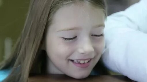 Гинеколог осматривает студенток