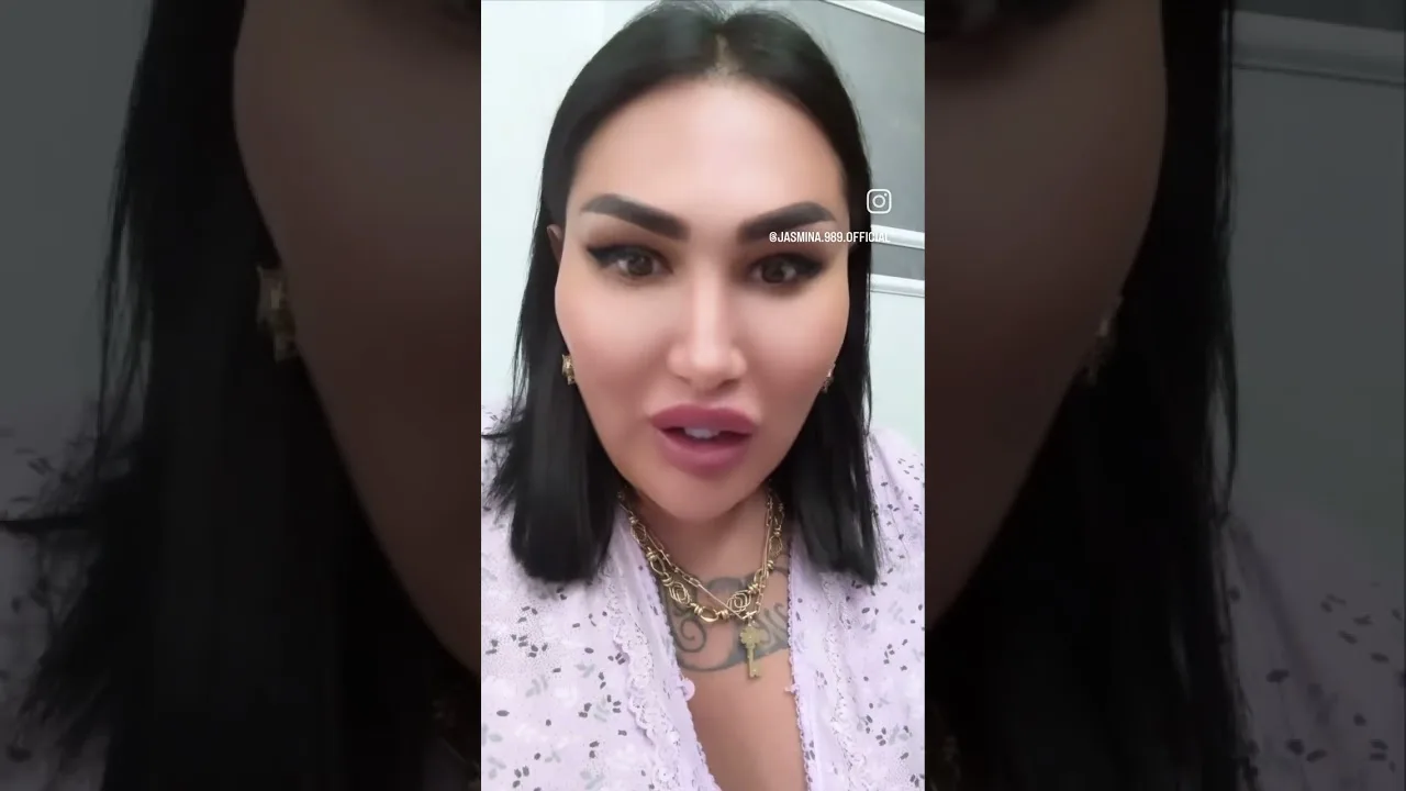 ит стиліндегі позицияда кең жамбаспен